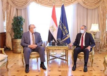 وزير الزراعة والإتصالات يبحثان استخدام التقنيات الحديثة في استخدام الأراضي