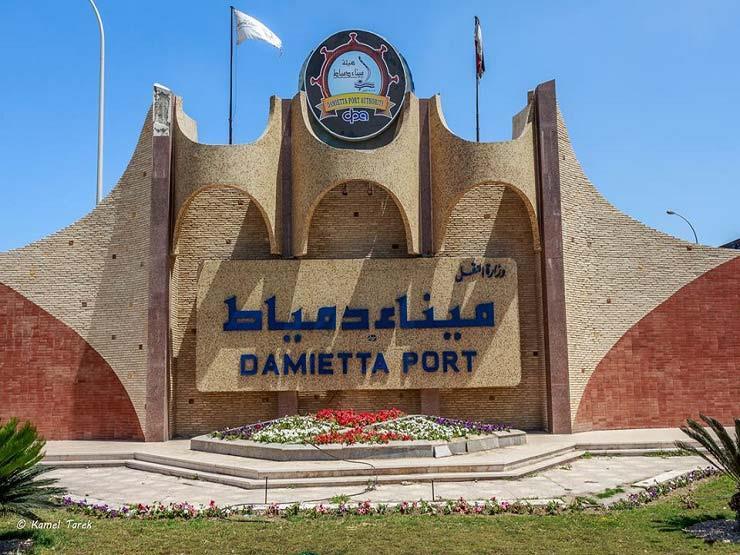 تفريغ شحنة ذرة بوزن 7500 طن بميناء دمياط