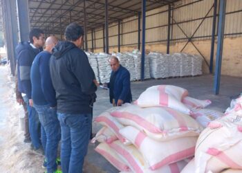 بالصور.. الزراعه والتموين تداهم مصانع الأعلاف ومخازن الخامات بمحافظة الشرقية
