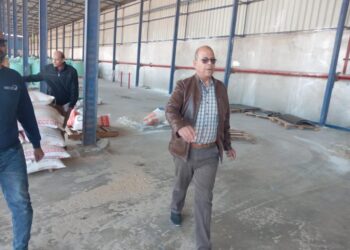 بالصور.. الزراعه والتموين تداهم مصانع الأعلاف ومخازن الخامات بمحافظة الشرقية