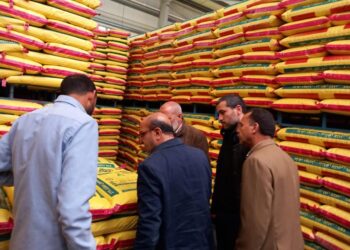 بالصور.. الزراعه والتموين تداهم مصانع الأعلاف ومخازن الخامات بمحافظة الشرقية
