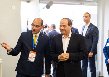 السيسي يتفقد المجمع الزراعي ومركز إنتاح الألبان بقرية المعصرة في المنيا