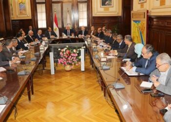 القصير يستعرض خطة زيادة نسبة التقاوى المعتمد من الذرة والصويا في ضوء تفعيل الزراعة