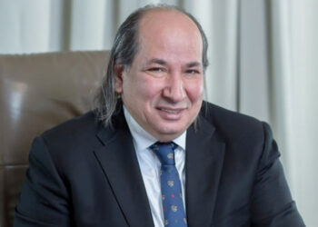 نائب بالشيوخ يطالب بإنقاذ صناعة الدواجن واللحوم والأسماك من أزمة نقص الأعلاف