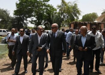 الداودي يتفقد مشروع المفرخ السمكي الصناعي بنجع حمادي