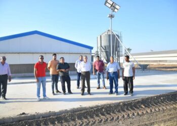 محافظ الغربية يتفقد مشروع محطة إنتاج البيض بطنطا