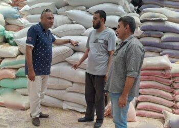 ضبط كمية من الأعلاف المغشوشة داخل مصنع بدون ترخيص بالبحيرة
