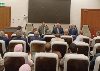 وزير الزراعة يعقد إجتماع موسع مع عدد من الباحثين في مجالي الإنتاج الحيواني والبساتين