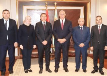 وزير الزراعة يبحث مع سفير اوزبكستان تعزيز آليات التعاون بين البلدين