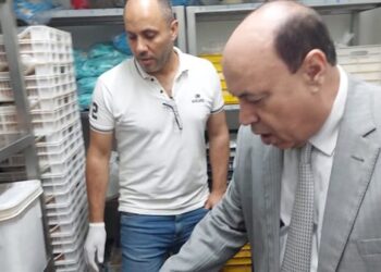 التحفظ على لحوم ودواجن منتهية الصلاحية داخل مطعم شهير بطنطا