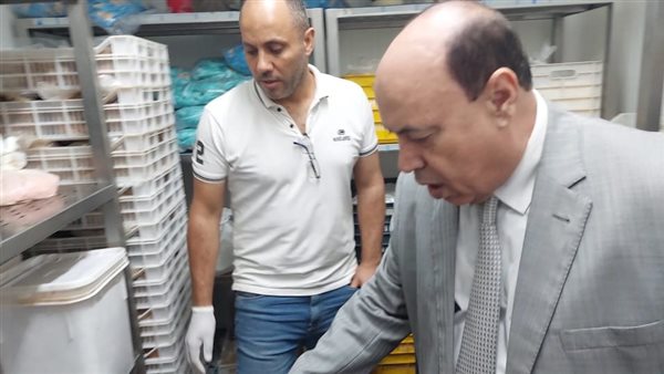 التحفظ على لحوم ودواجن منتهية الصلاحية داخل مطعم شهير بطنطا