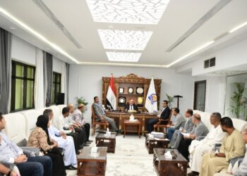 الداودي يبحث إقامة مصنع للأعلاف من مخلفات الأسماك ومجازر الدواجن في قنا