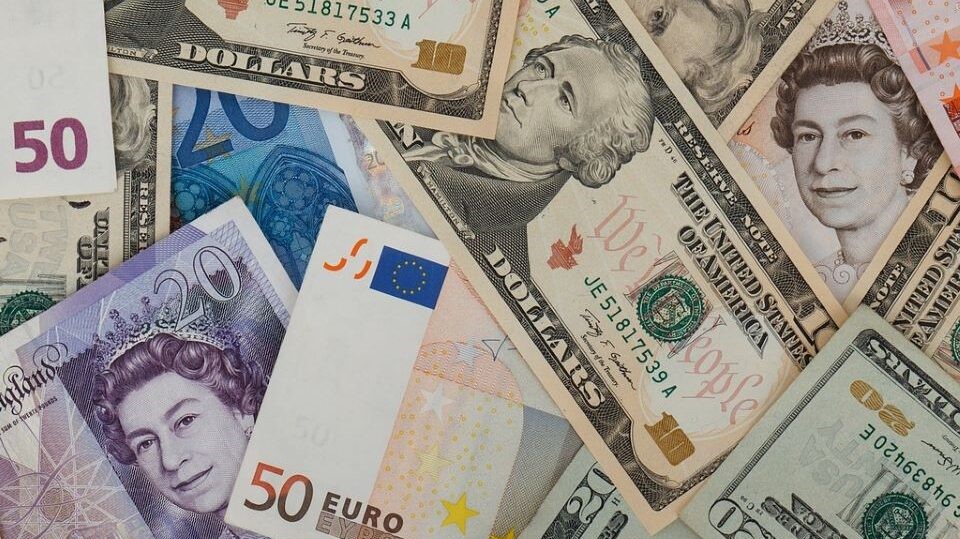 سعر الدولار والعملات العربية والأجنبية اليوم الأربعاء 25 أكتوبر