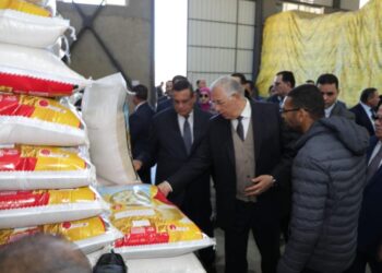 وزير الزراعة يتفقد محطة تسمين الماشية ويفتتح مصنع « إنتاج الأعلاف» بجنوب بورسعيد