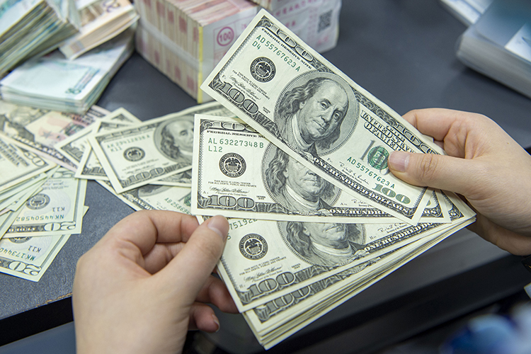 سعر الدولار بـالسوق السوداء لهذا السبب!