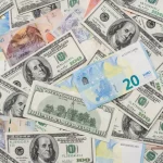 سعر الدولار رسميًا بعد ارتفاعه أمس.. أسعار العملات أمام الجنيه اليوم الإثنين 23-12-2024