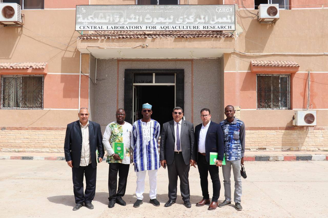 زيارة تفقدية لوفد جامعة بوركينا فاسو لبحوث الثروة السمكية لبحث التعاون في مجال الاستزراع السمكي