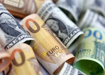 48.45 جنيه للشراء.. سعر الدولار في بداية تداولات الأسبوع