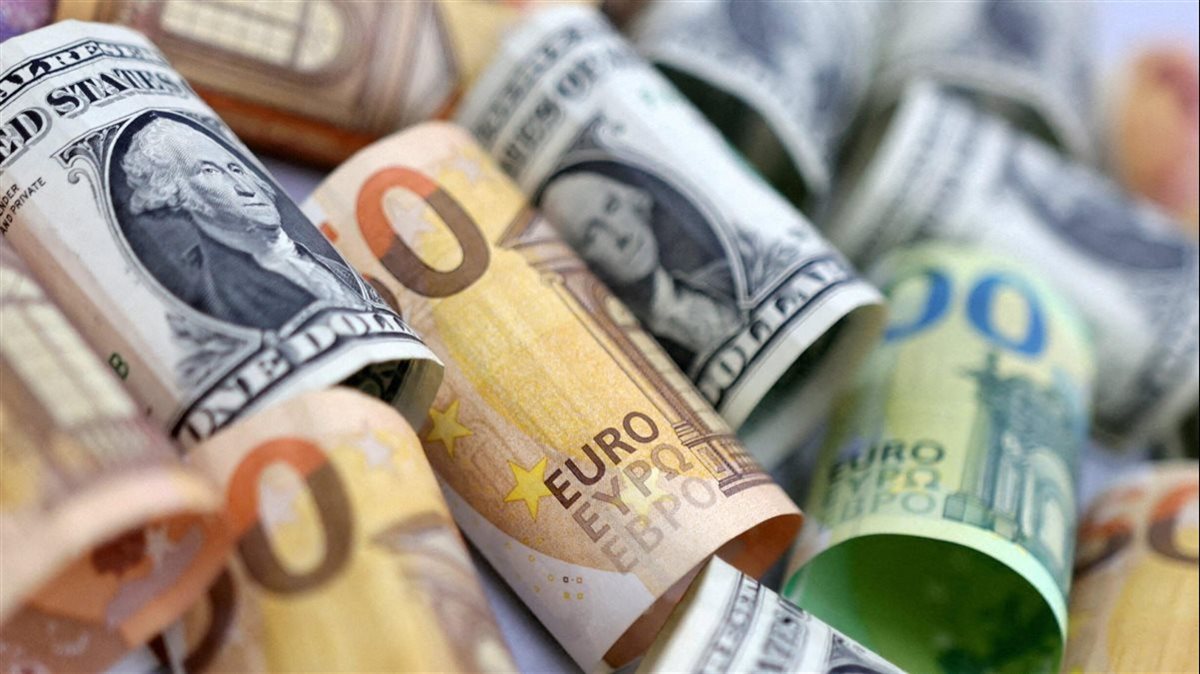 48.45 جنيه للشراء.. سعر الدولار في بداية تداولات الأسبوع