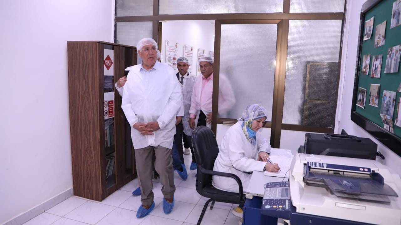 وزير الزراعة يتفقد معامل معهد الصحة الحيوانية ومتبقيات المبيدات ويشيد بدورها في سلامة الغذاء ومنظومة الصادرات