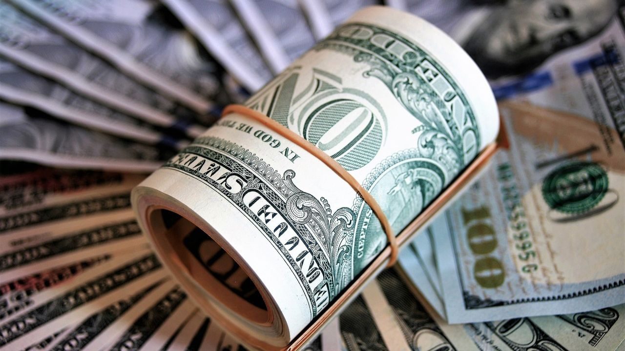 سعر صرف الدولار أمام الجنيه مع مستهل تعاملات اليوم الثلاثاء 17 ديسمبر